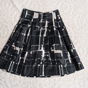 NWT Express Monochrome Patterned A-Line Skirt Size 2